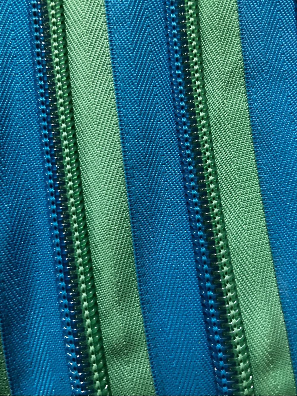 ZIP IT Green & Blue ZIPPER Shoulder Bag with Adjustable Strap FREE BAG CHARM - Picture 11 of 11